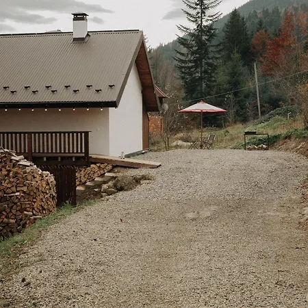 ліснів Semesterbostad *